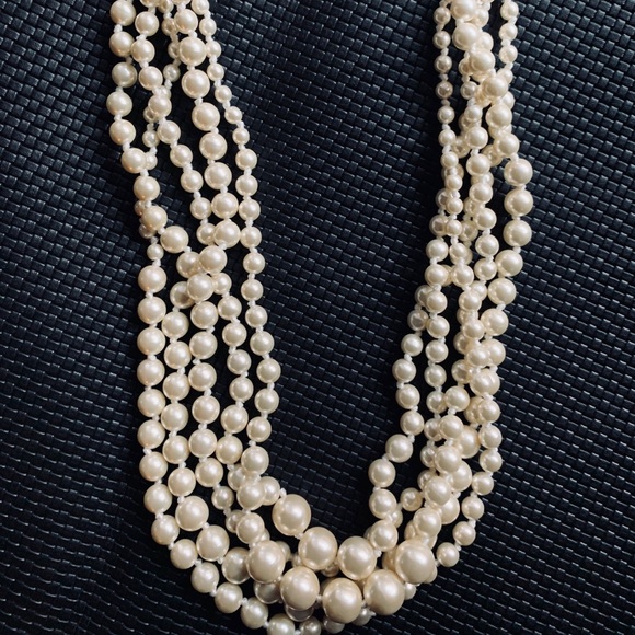 ‼️SOLD‼️ J. CREW Pearl Necklace - Picture 2 of 4